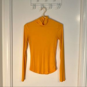 Aritzia ribbed yellow turtleneck size S